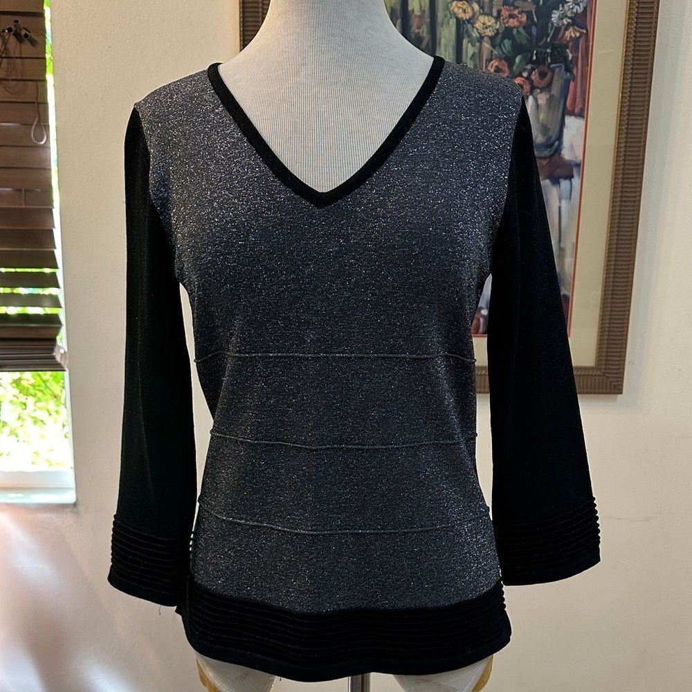Cable & Guage Black/Silver Shimmer V-Neck Top Size Medium - Picture 8 of 13